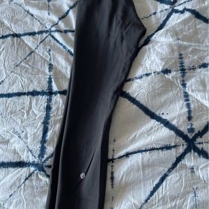 Lululemon Align Size 4, 25” in Black
